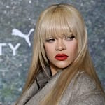 Kafayı Saçlarıyla Bozan Rihanna'nın Babasının Dolabından Çaldığı Ceketle Verdiği Pozlar Alay Konusu Oldu