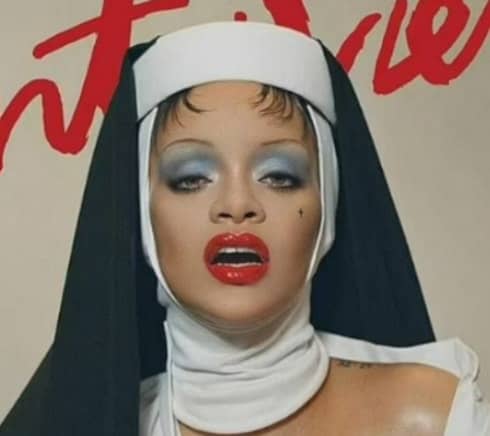 Rihanna’nın rahibe imajı tartışma yarattı