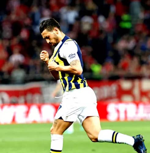 İrfan Can Kahveci Fenerbahçe'nin tarihine geçmeyi başardı!