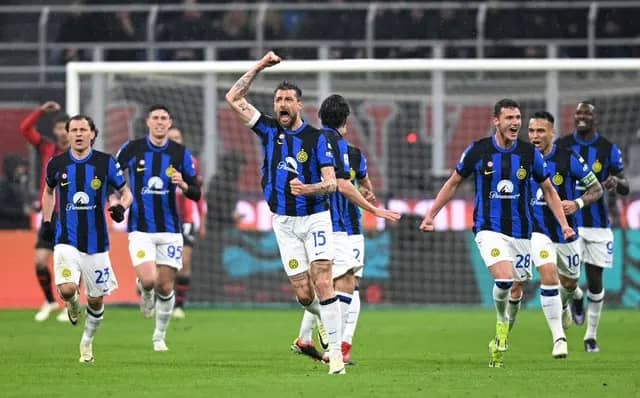 Hakan Çalhanoğlu, Inter formasıyla tarih yazdı ve İtalya'da şampiyon oldu! 